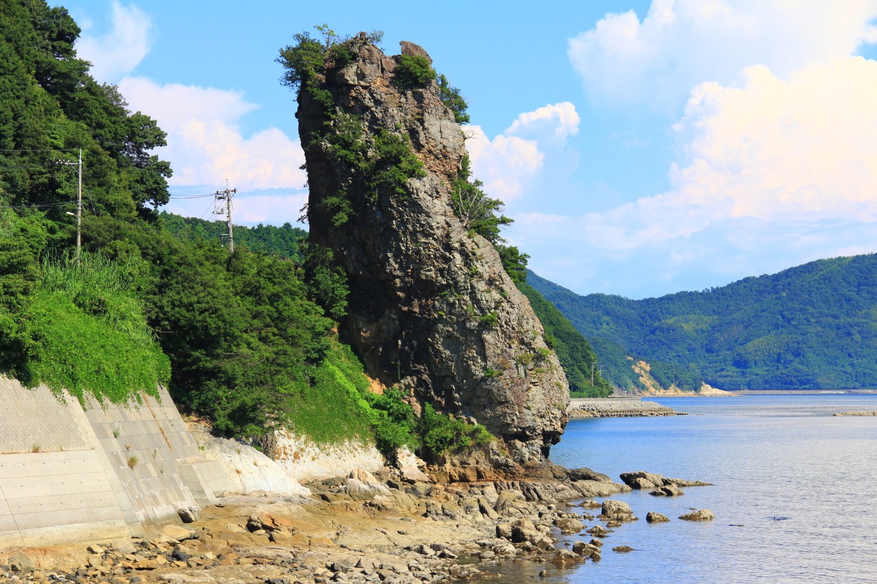 立岩(しあわせ祈岩)